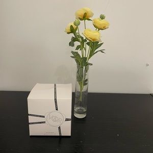 Flower Bomb by Viktor & Rolf for Women.  Eau de Parfum 100 ml 3.4 Fl oz.